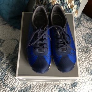 Preowned DANKSO Hanna Blue Sz 40. US Sz 10